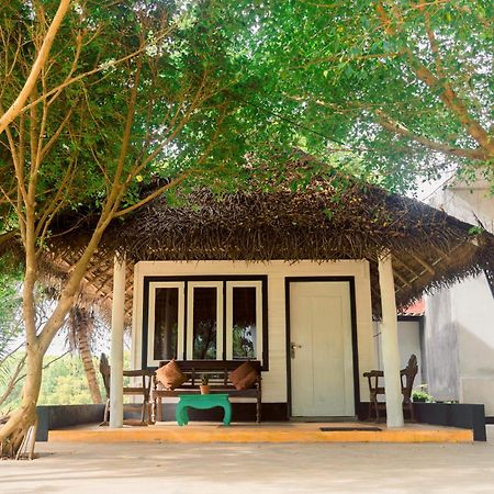 Harmony Beach Resort Tangalle Exterior photo